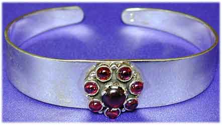 Granat Armreif