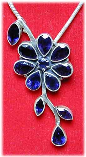 Iolith Collier 